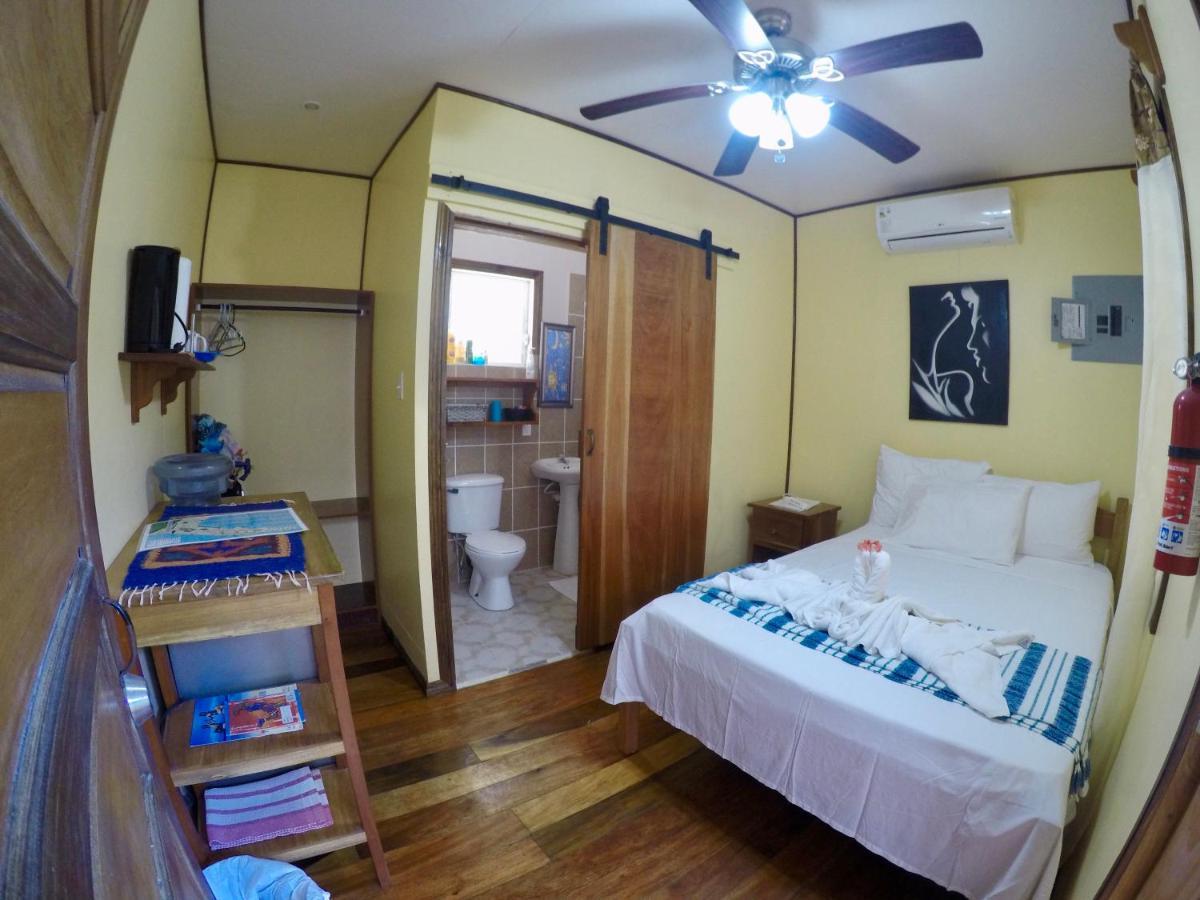 Chila'S Accommodations Caye Caulker Ngoại thất bức ảnh