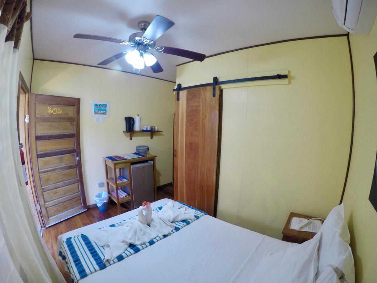 Chila'S Accommodations Caye Caulker Ngoại thất bức ảnh