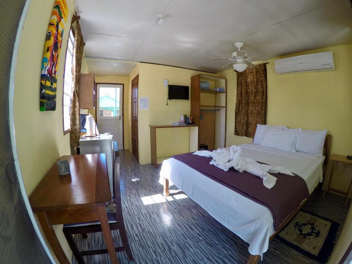 Chila'S Accommodations Caye Caulker Ngoại thất bức ảnh