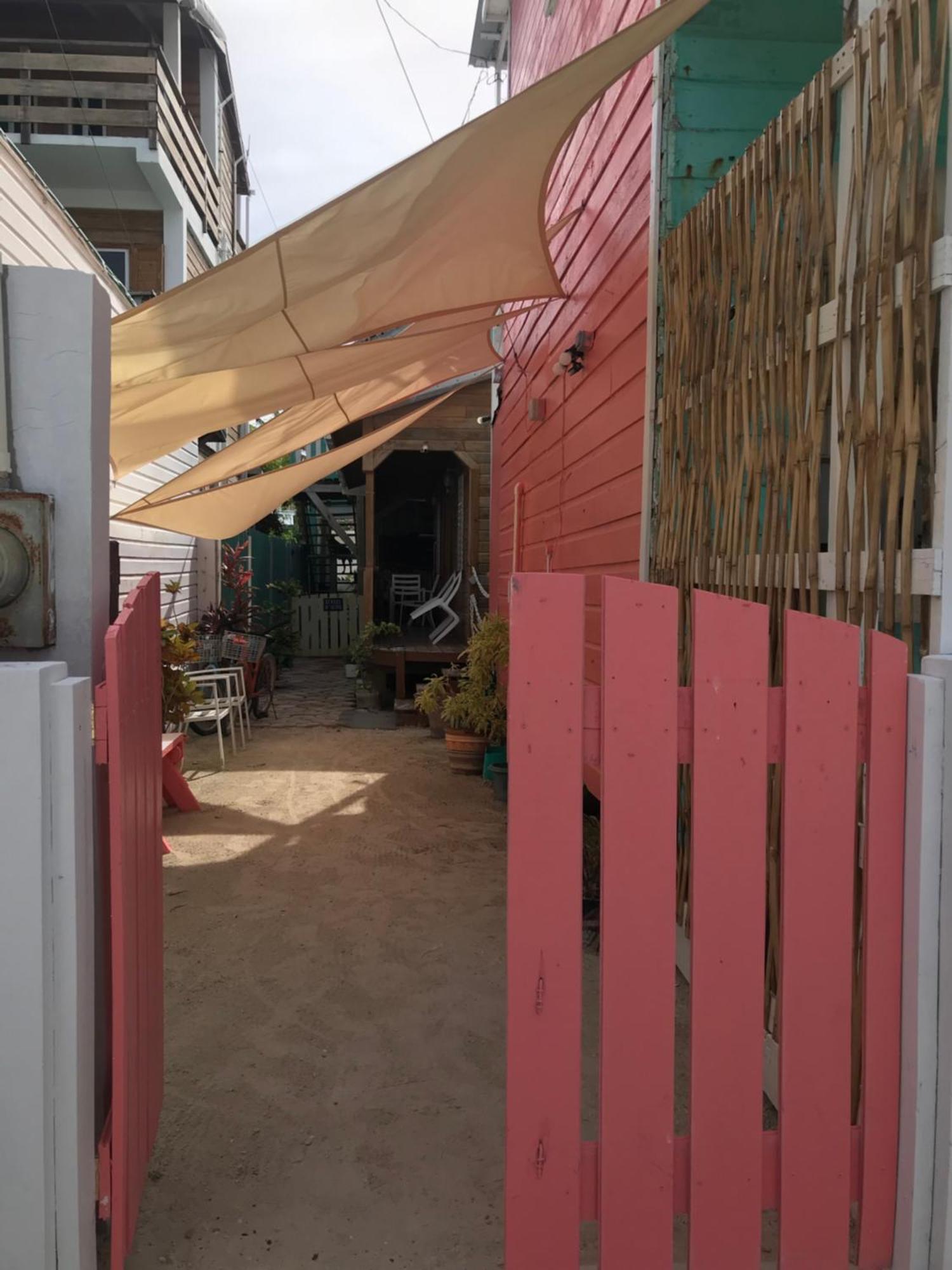 Chila'S Accommodations Caye Caulker Ngoại thất bức ảnh